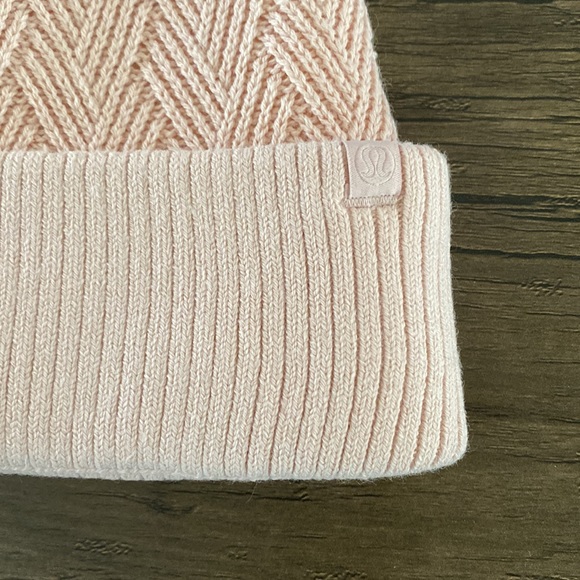 LAST SET:  Lululemon Sherpa Weave Beanie Hat & Mittens - Picture 8 of 14